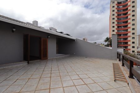 Casa à venda com 311m², 4 quartos e 4 vagasVaranda da Suíte 2