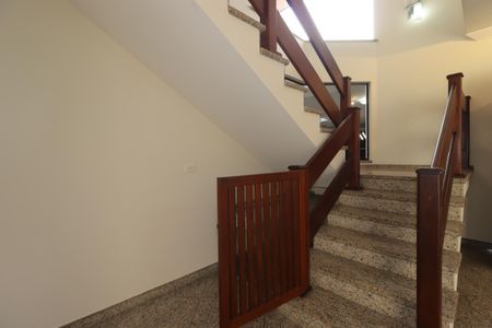 Casa à venda com 311m², 4 quartos e 4 vagasEscada