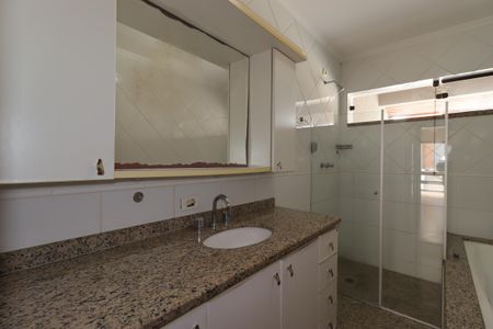 Casa à venda com 311m², 4 quartos e 4 vagasBanheiro da Suíte 3