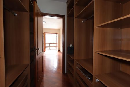 Casa à venda com 311m², 4 quartos e 4 vagasCloset da Suíte 3