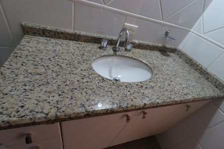 Casa à venda com 311m², 4 quartos e 4 vagasBanheiro da Suíte 1