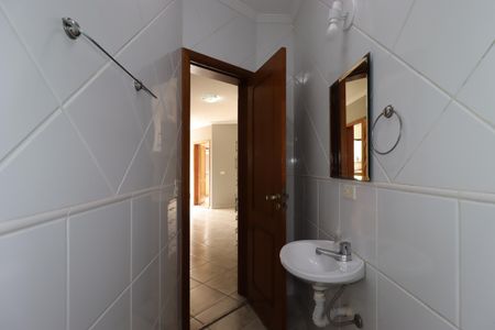 Casa à venda com 311m², 4 quartos e 4 vagasBanheiro de Serviço