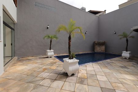 Casa à venda com 311m², 4 quartos e 4 vagasPiscina