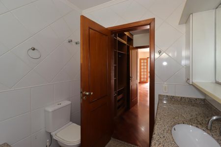 Casa à venda com 311m², 4 quartos e 4 vagasBanheiro da Suíte 3