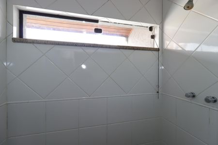 Casa à venda com 311m², 4 quartos e 4 vagasBanheiro da Suíte 2