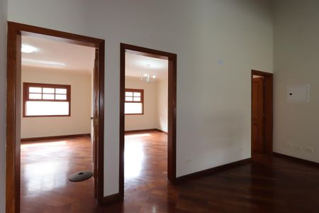Casa à venda com 311m², 4 quartos e 4 vagasCorredor