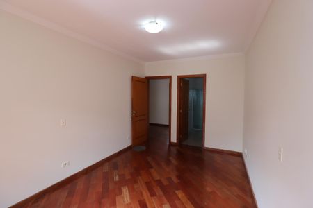 Casa à venda com 311m², 4 quartos e 4 vagasSuíte 1