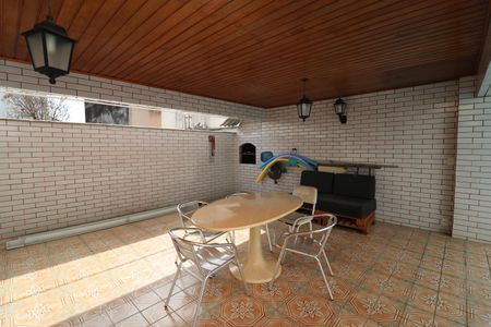 Casa à venda com 300m², 5 quartos e 4 vagasÁrea externa