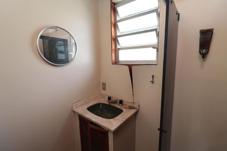 Casa à venda com 300m², 5 quartos e 4 vagasBanheiro Social 2