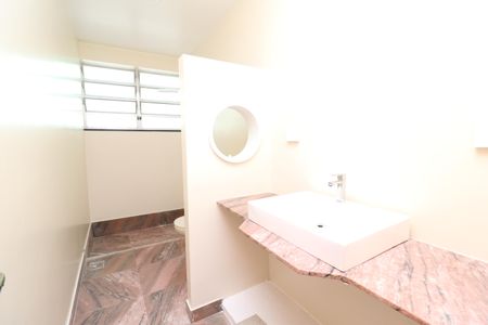 Casa à venda com 300m², 5 quartos e 4 vagasBanheiro Social