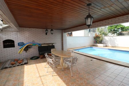 Casa à venda com 300m², 5 quartos e 4 vagasÁrea externa