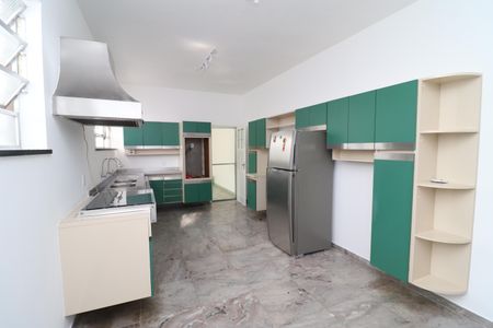 Casa à venda com 300m², 5 quartos e 4 vagasCozinha