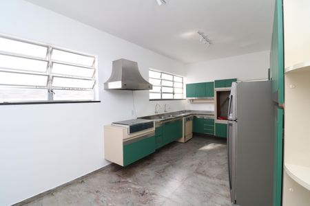 Casa à venda com 300m², 5 quartos e 4 vagasCozinha