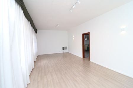 Casa à venda com 300m², 5 quartos e 4 vagasSala