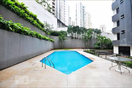 Apartamento para alugar com 280m², 3 quartos e 3 vagas Apartamento para alugar com 280m², 3 quartos e 3 vagasÁrea comum - Piscina