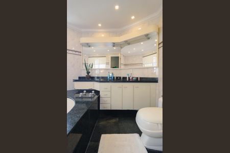 Apartamento para alugar com 280m², 3 quartos e 3 vagas Apartamento para alugar com 280m², 3 quartos e 3 vagasBanheiro da Suíte