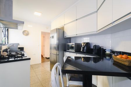 Apartamento para alugar com 280m², 3 quartos e 3 vagas Apartamento para alugar com 280m², 3 quartos e 3 vagasCozinha