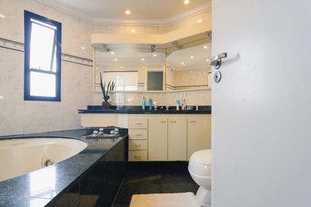 Apartamento para alugar com 280m², 3 quartos e 3 vagas Apartamento para alugar com 280m², 3 quartos e 3 vagasBanheiro da Suíte