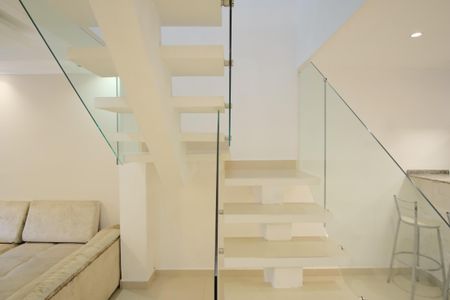Casa para alugar com 180m², 2 quartos e 1 vagaEscada