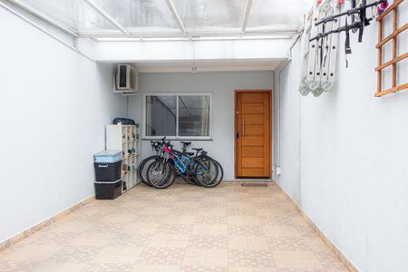 Casa à venda com 100m², 3 quartos e 2 vagasGaragem
