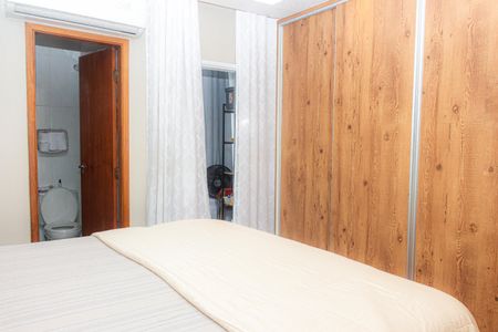 Casa à venda com 100m², 3 quartos e 2 vagasSuíte