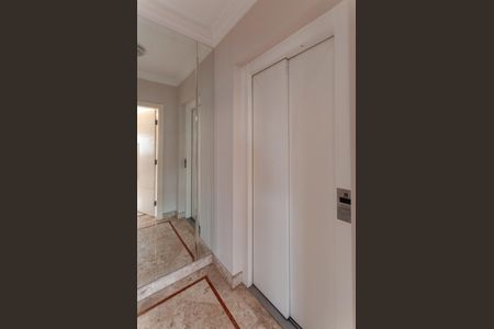Apartamento para alugar com 168m², 3 quartos e 3 vagas Apartamento para alugar com 168m², 3 quartos e 3 vagasHall Exclusivo