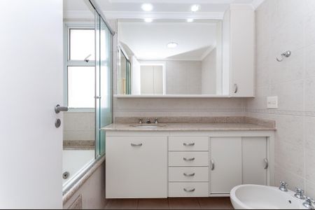 Apartamento para alugar com 168m², 3 quartos e 3 vagas Apartamento para alugar com 168m², 3 quartos e 3 vagasBanheiro da Suíte 3
