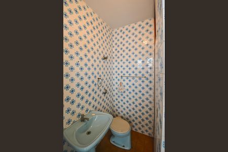 Casa à venda com 700m², 4 quartos e 6 vagasBanheiro de serviço 3