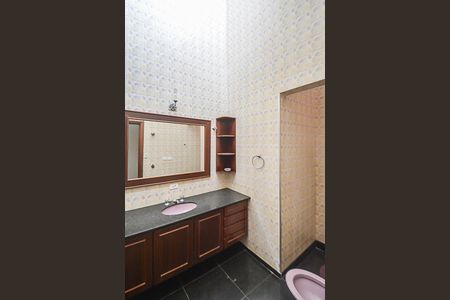 Casa à venda com 700m², 4 quartos e 6 vagasBanheiro 1