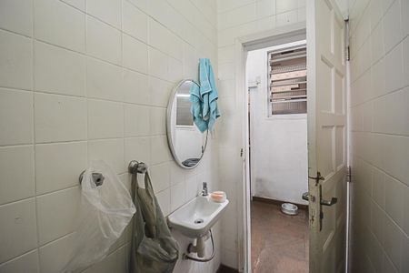 Casa à venda com 700m², 4 quartos e 6 vagasBanheiro de serviço 1