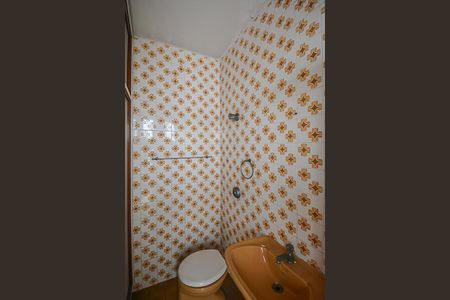 Casa à venda com 700m², 4 quartos e 6 vagasBanheiro de serviço 2