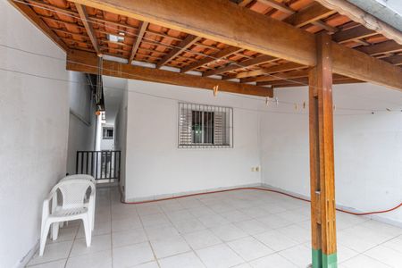 Casa à venda com 225m², 4 quartos e 2 vagas Casa à venda com 225m², 4 quartos e 2 vagasVaranda