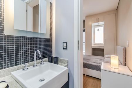 Banheiro de apartamento à venda com 1 quarto, 26m² em Pinheiros, São Paulo