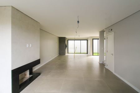Casa à venda com 223m², 4 quartos e 4 vagasSala