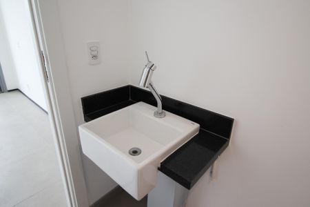 Banheiro de kitnet/studio à venda com 1 quarto, 28m² em Indianópolis, São Paulo