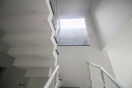 Casa à venda com 120m², 3 quartos e 2 vagas Casa à venda com 120m², 3 quartos e 2 vagasEscada