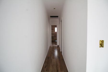 Casa à venda com 120m², 3 quartos e 2 vagas Casa à venda com 120m², 3 quartos e 2 vagasCorredor