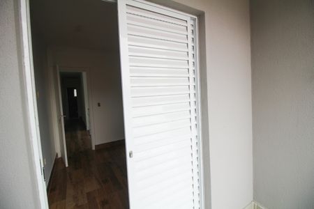 Casa à venda com 120m², 3 quartos e 2 vagas Casa à venda com 120m², 3 quartos e 2 vagasSuite - Varanda