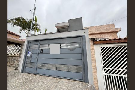 Casa à venda com 120m², 3 quartos e 2 vagas Casa à venda com 120m², 3 quartos e 2 vagasFachada