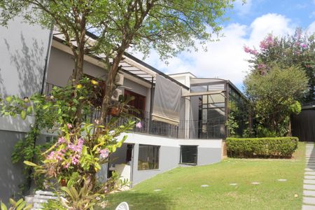 Casa para alugar com 279m², 3 quartos e 8 vagasQuintal