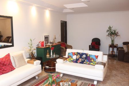 Casa para alugar com 279m², 3 quartos e 8 vagasSala