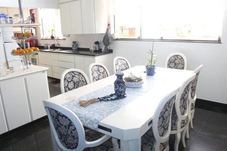 Casa para alugar com 279m², 3 quartos e 8 vagasCozinha