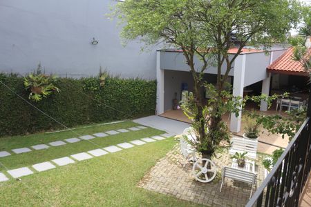 Casa para alugar com 279m², 3 quartos e 8 vagasQuintal