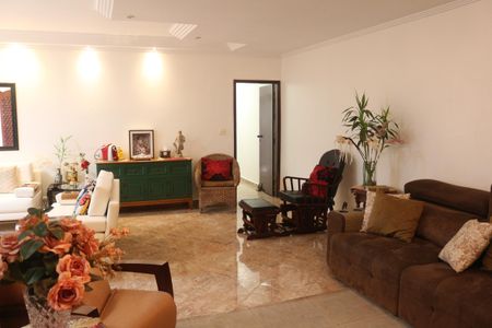 Casa para alugar com 279m², 3 quartos e 8 vagasSala