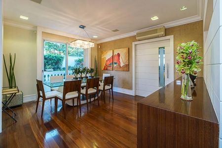 Casa à venda com 4 quartos, 565m² em Chácara Monte Alegre, São Paulo