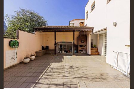Casa à venda com 4 quartos, 271m² em Vila Madalena, São Paulo