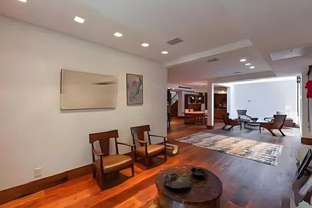 Casa à venda com 423m², 4 quartos e 6 vagas