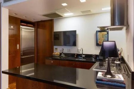 Casa à venda com 423m², 4 quartos e 6 vagas