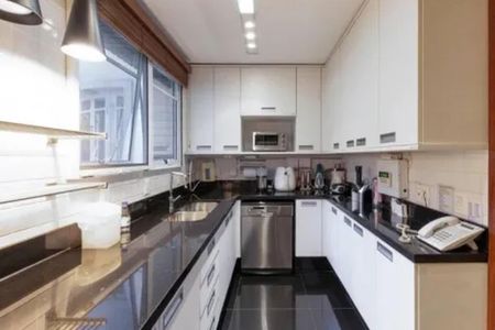 Casa à venda com 423m², 4 quartos e 6 vagas