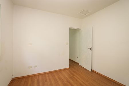 Casa à venda com 236m², 5 quartos e 3 vagas Casa à venda com 236m², 5 quartos e 3 vagasQuarto 4